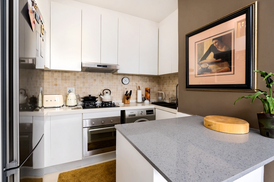 To Let 1 Bedroom Property for Rent in Green Point Western Cape